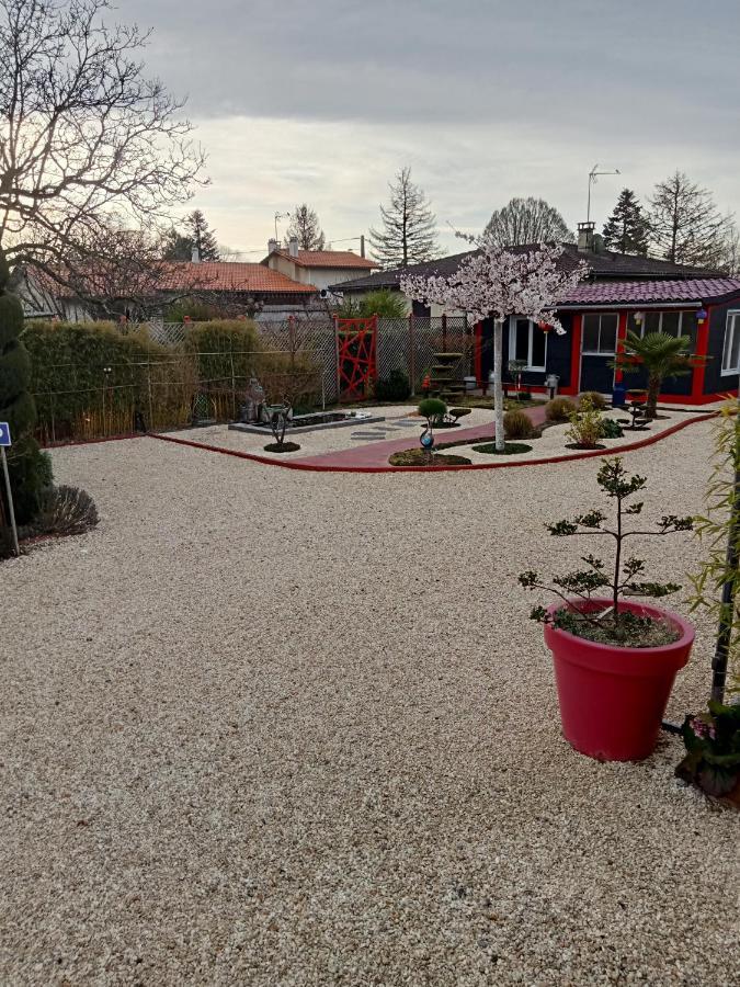 Une Pause Quelque Part Au Jardin Des Erables Et Des Niwakis Saint-Medard-de-Guizieres Eksteriør bilde