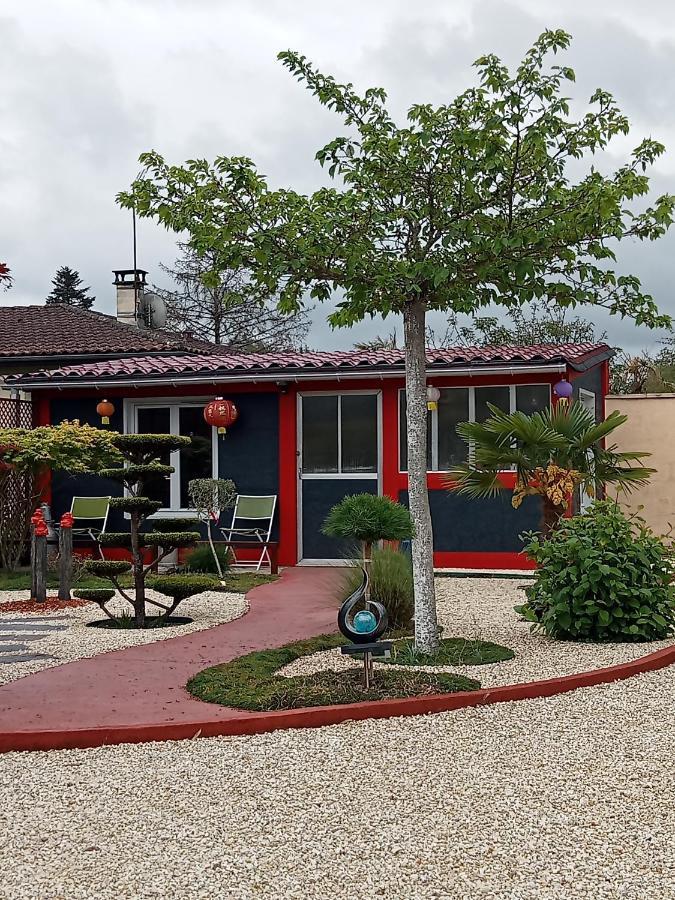 Une Pause Quelque Part Au Jardin Des Erables Et Des Niwakis Saint-Medard-de-Guizieres Eksteriør bilde