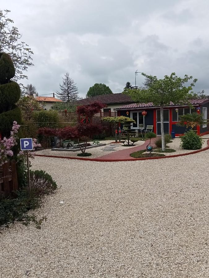 Une Pause Quelque Part Au Jardin Des Erables Et Des Niwakis Saint-Medard-de-Guizieres Eksteriør bilde
