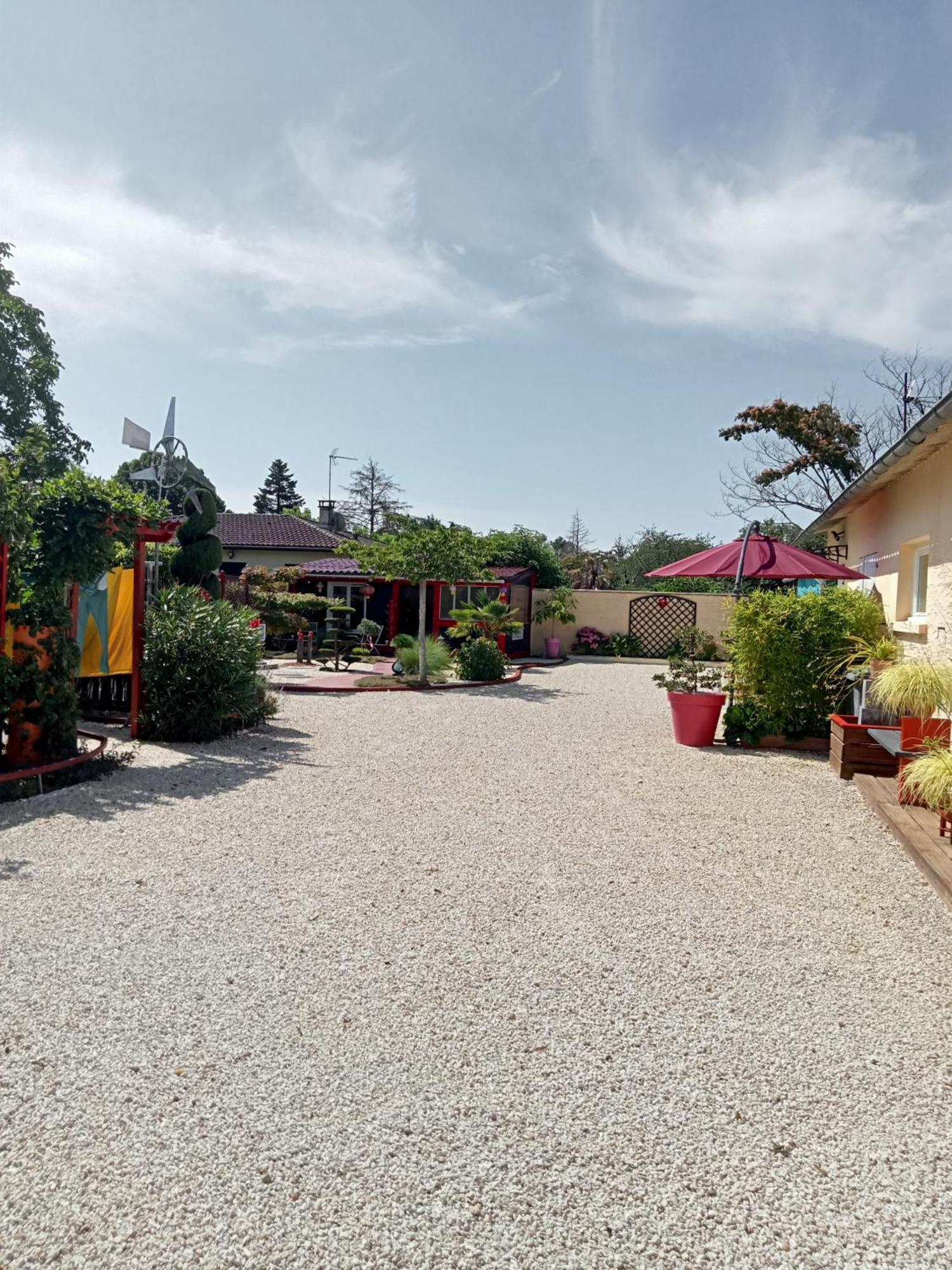 Une Pause Quelque Part Au Jardin Des Erables Et Des Niwakis Saint-Medard-de-Guizieres Eksteriør bilde