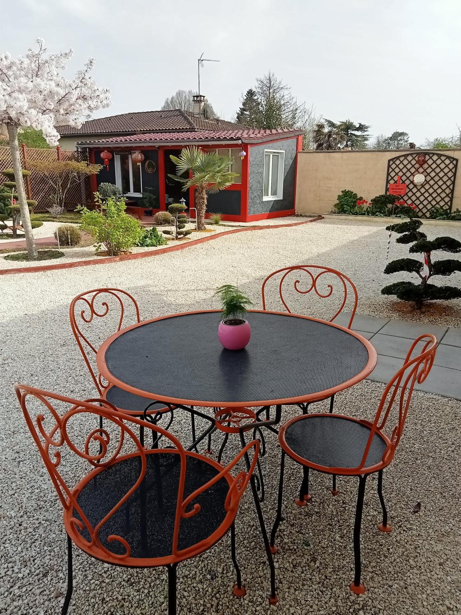 Une Pause Quelque Part Au Jardin Des Erables Et Des Niwakis Saint-Medard-de-Guizieres Eksteriør bilde