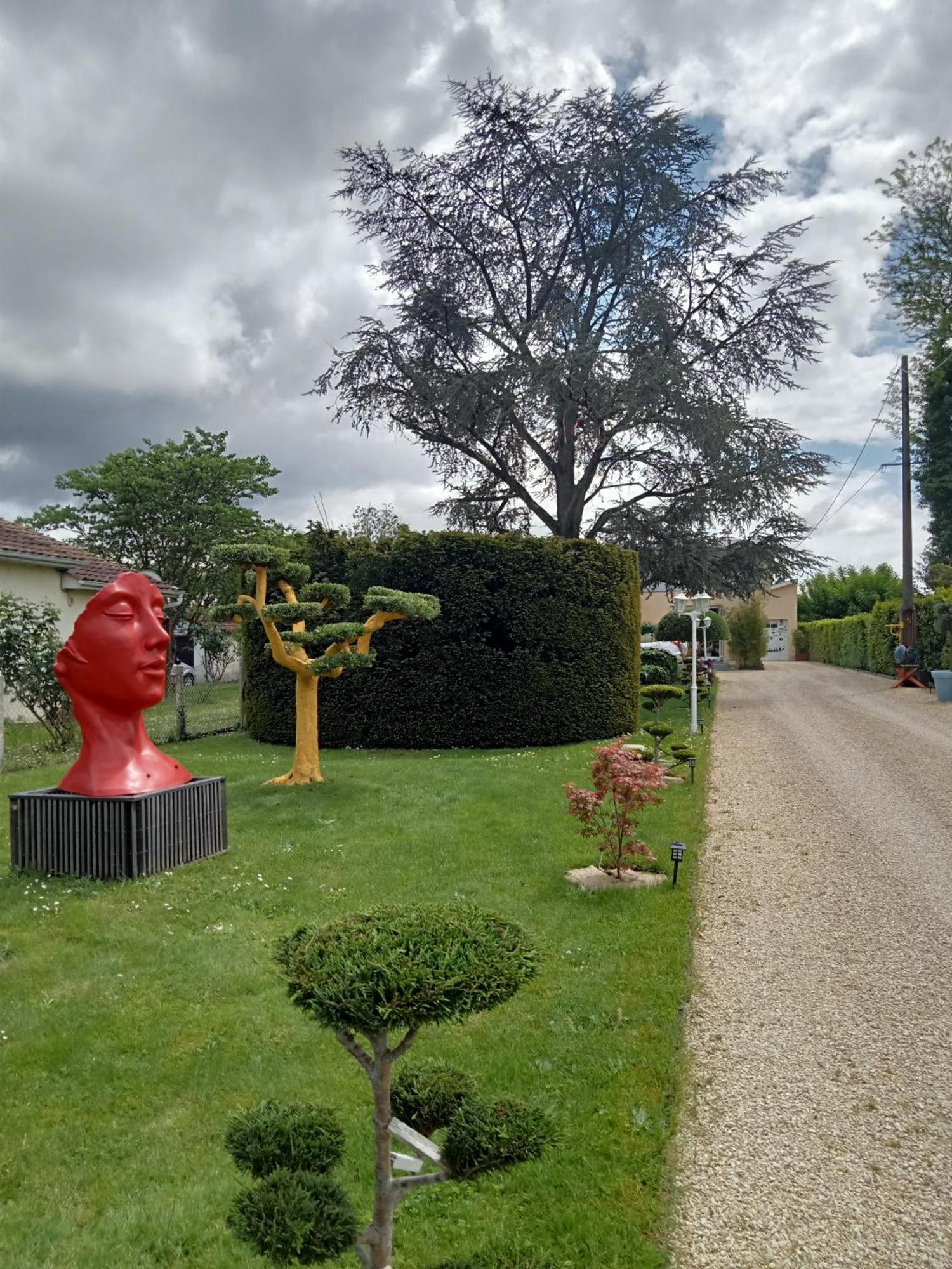 Une Pause Quelque Part Au Jardin Des Erables Et Des Niwakis Saint-Medard-de-Guizieres Eksteriør bilde